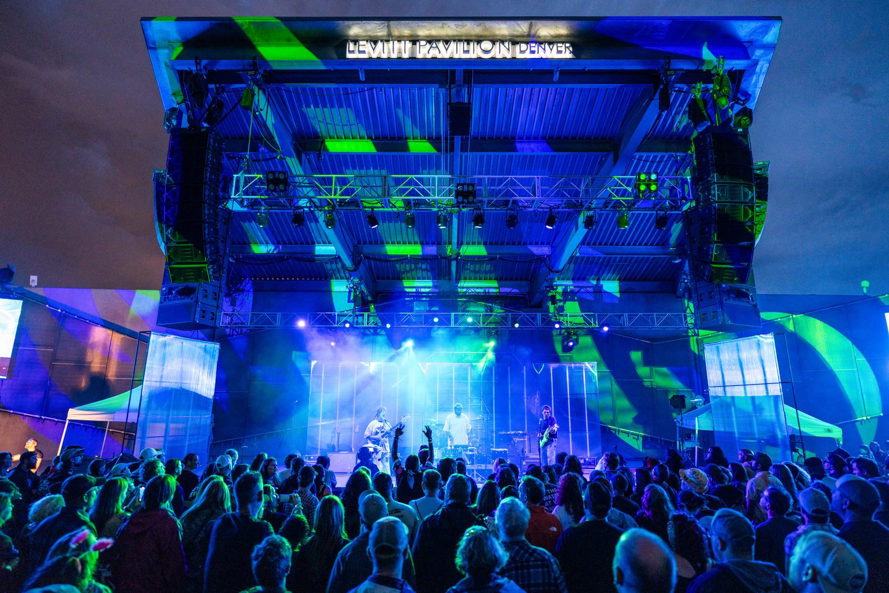 Dehd on stage at Indieverse